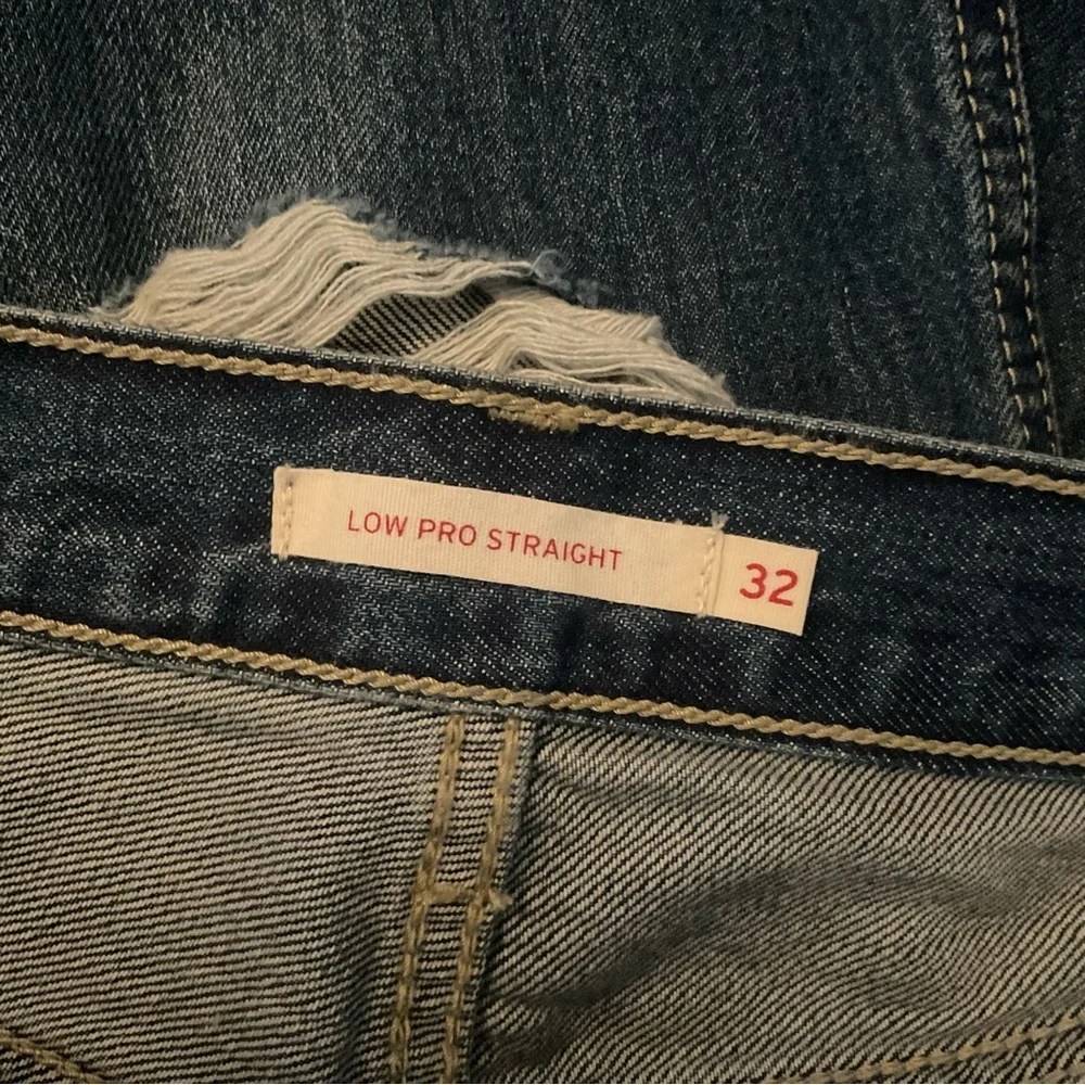 Levi's Women's Blue Distressed Jeans - Picture 8 of 11